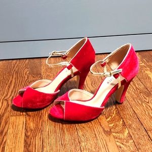 CHELSEA CREW Lonny Heels Red Velvet sz 8 40